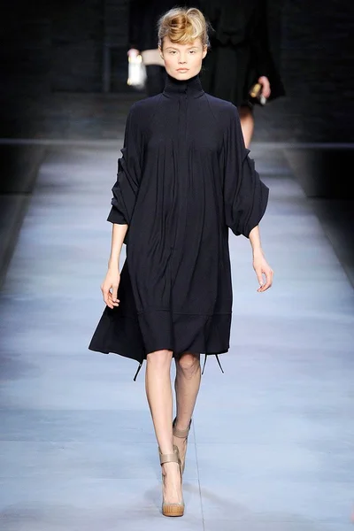 Look 10